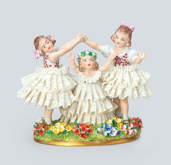 ルイージファブリス☆陶磁器レース人形 花籠を抱える貴婦人 イタリア製 ルイージファブリス☆陶磁器レース人形 花籠を抱える貴婦人 イタリア製