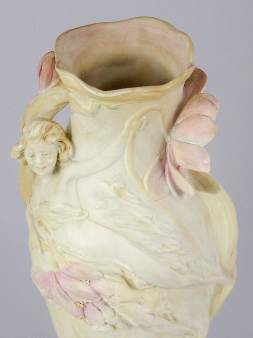 ロイヤルダックス 「アールヌーヴォー花の妖精文花瓶（一対