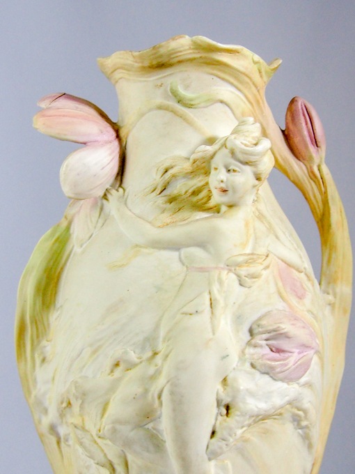 ロイヤルダックス 「アールヌーヴォー花の妖精文花瓶（一対