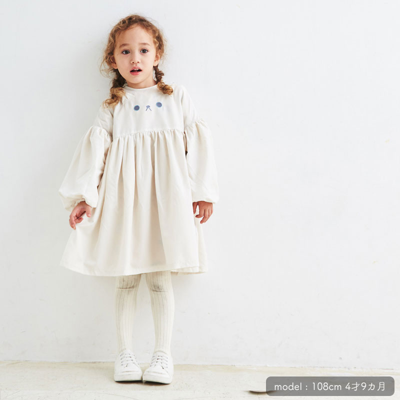 しろねこエプロンドレス キッズサイズ100 1 スモック 動物モチーフのベビーウェア ギフト 出産祝いのアブー