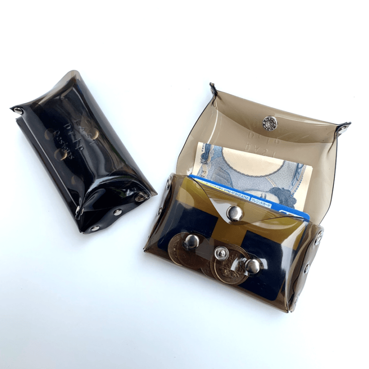 【 全11色 透明 ミニ財布 】 蓋がトレイになる メッセンジャー コンパクト財布 ／ クリア財布 ・ 防水 ビニール PVC ｜ フェス アウトドア レジャー おすすめ acp pst