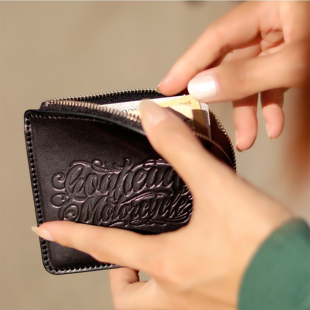 SCRIPT LOGO ZIP MINIMUM WALLET [GOAHEAD/ゴーアヘッド]