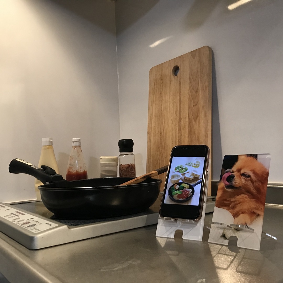 アクリルスマホスタンド