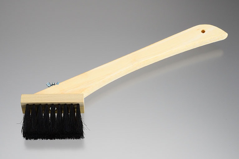 左官ブラシ　黒毛　柄付
