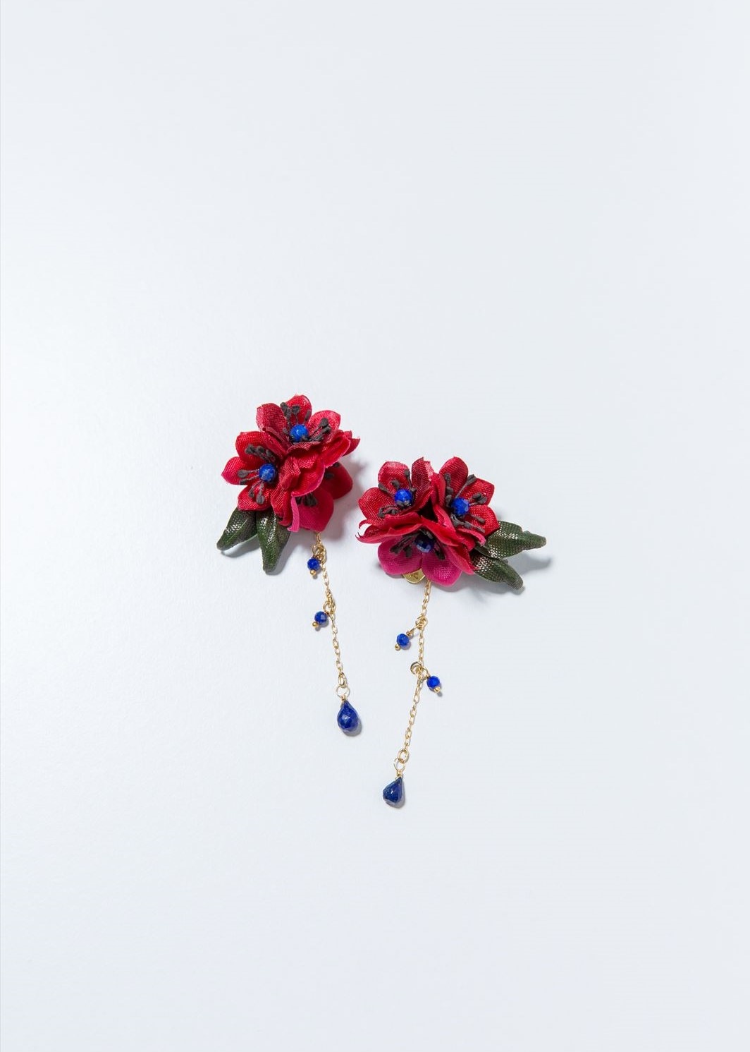 レッドフラワーピアス