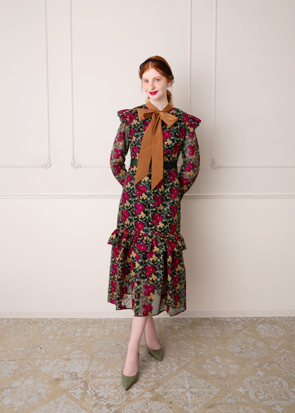 ショルダーフリルリボンワンピース