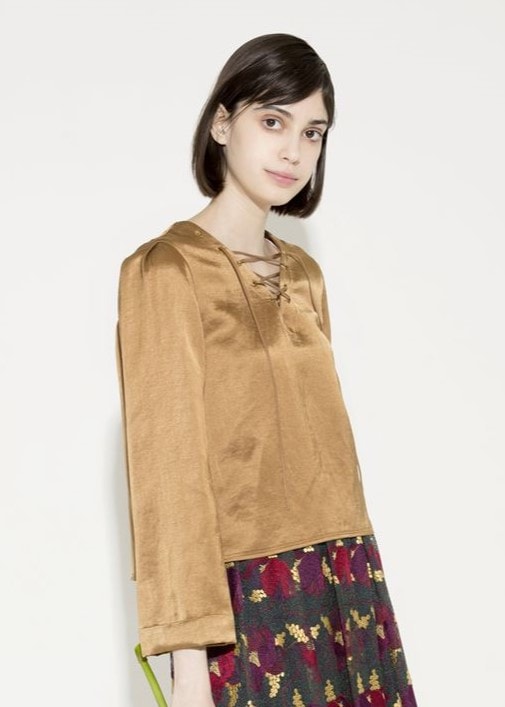 レースアップブラウス