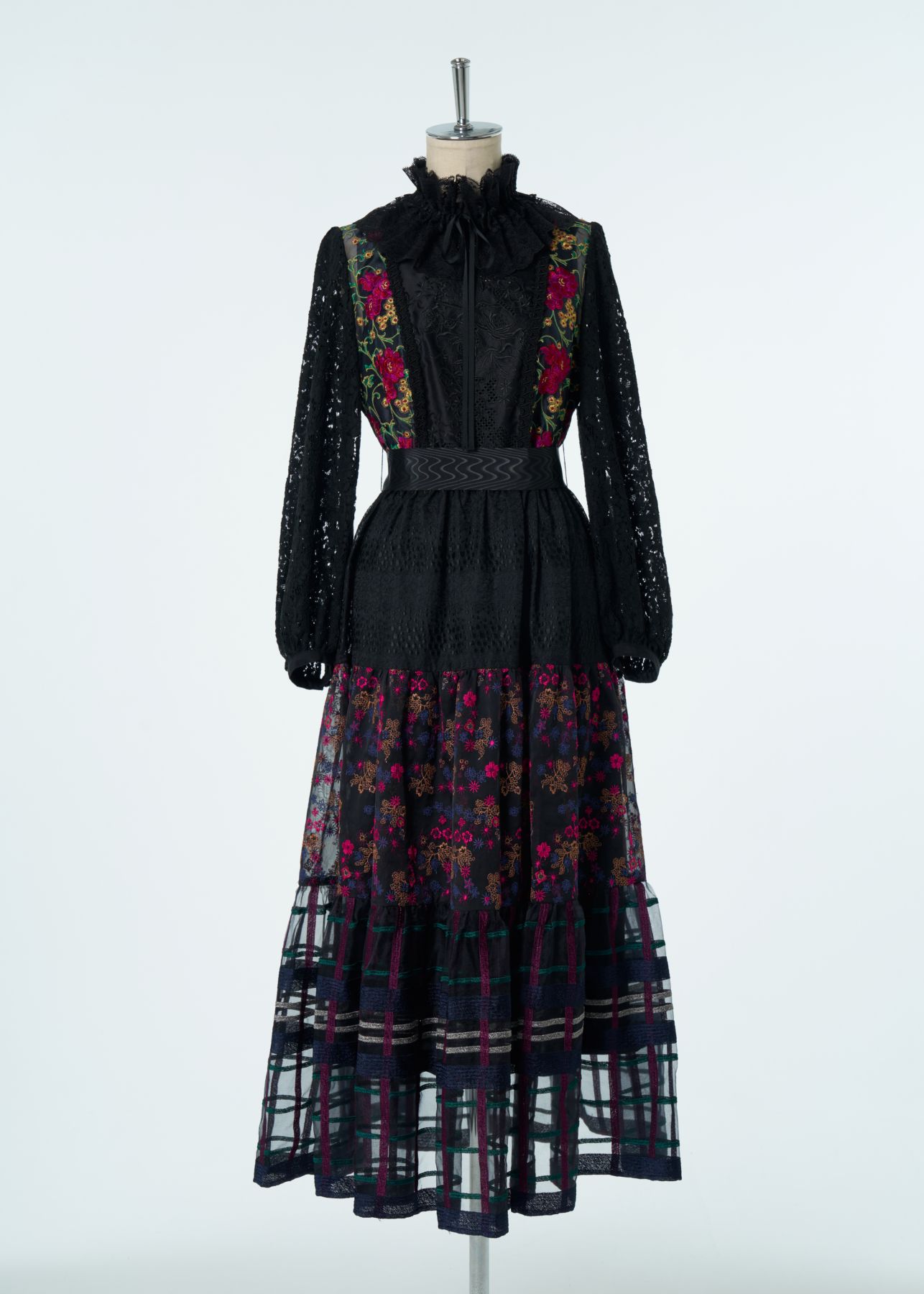 レースカラーエンブロイダリーパッチワークワンピース～Rebirth Collection～