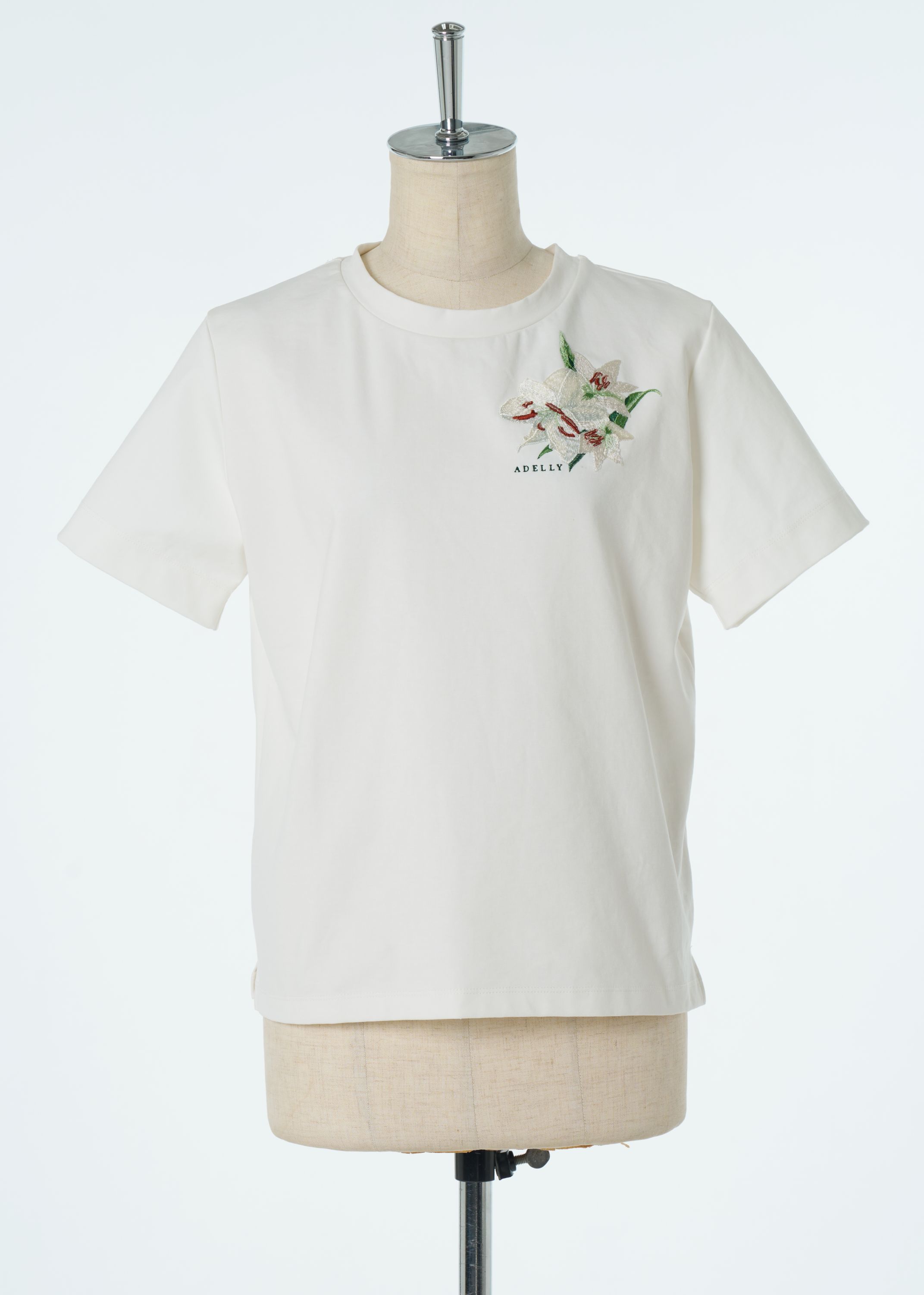 Lily エンブロイダリーTシャツ