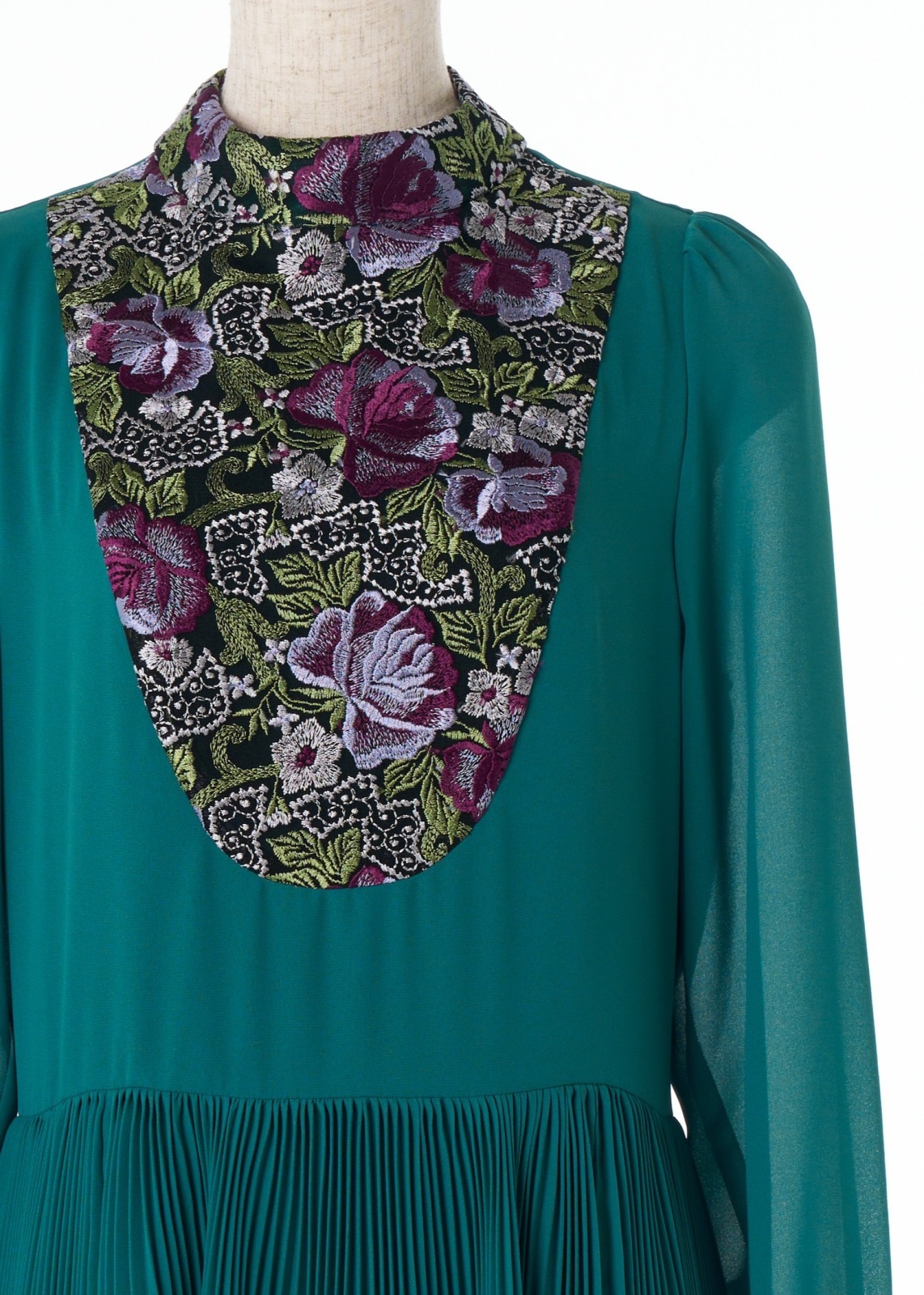 フロントヨークアコーディオンプリーツワンピース