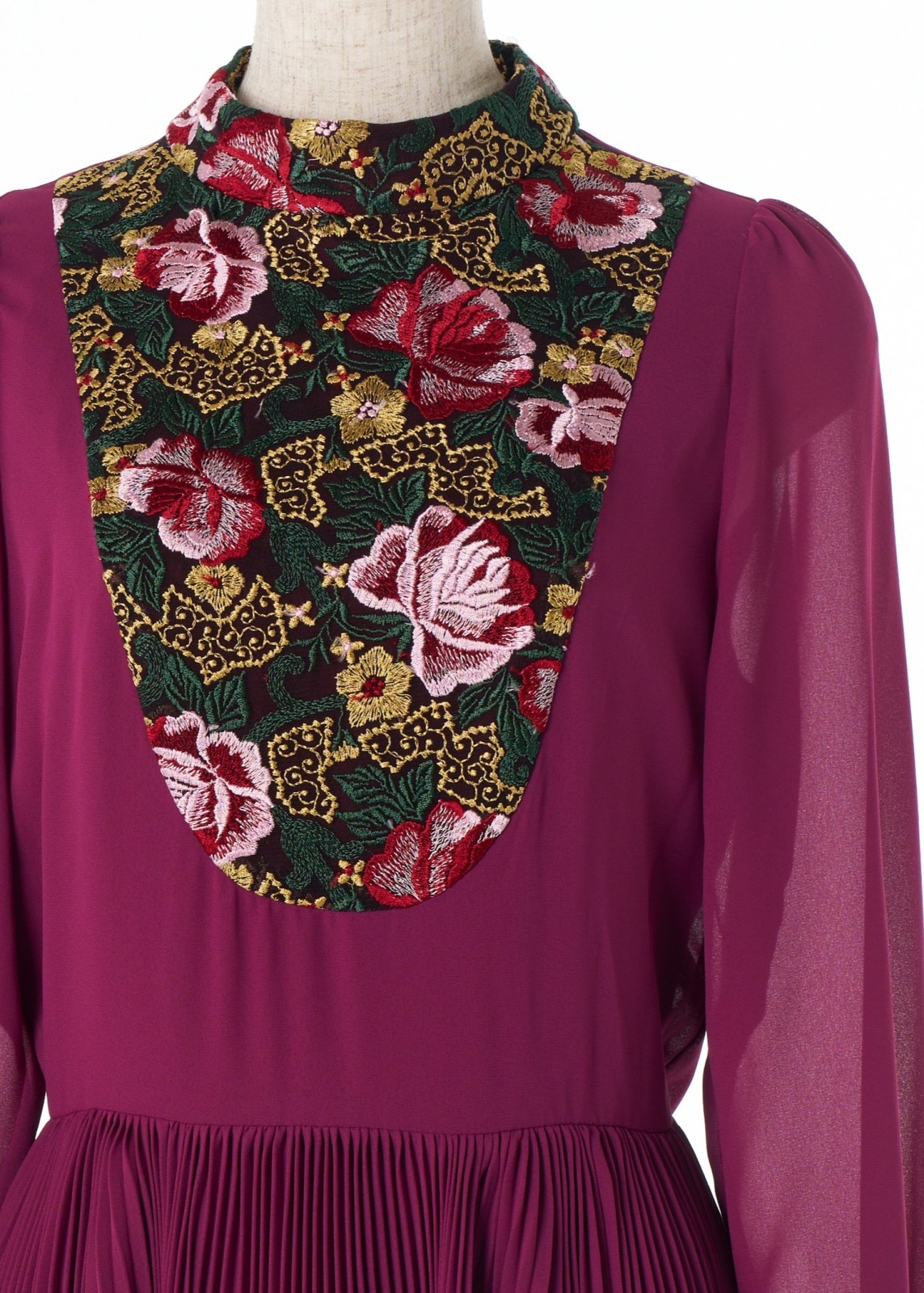 フロントヨークアコーディオンプリーツワンピース