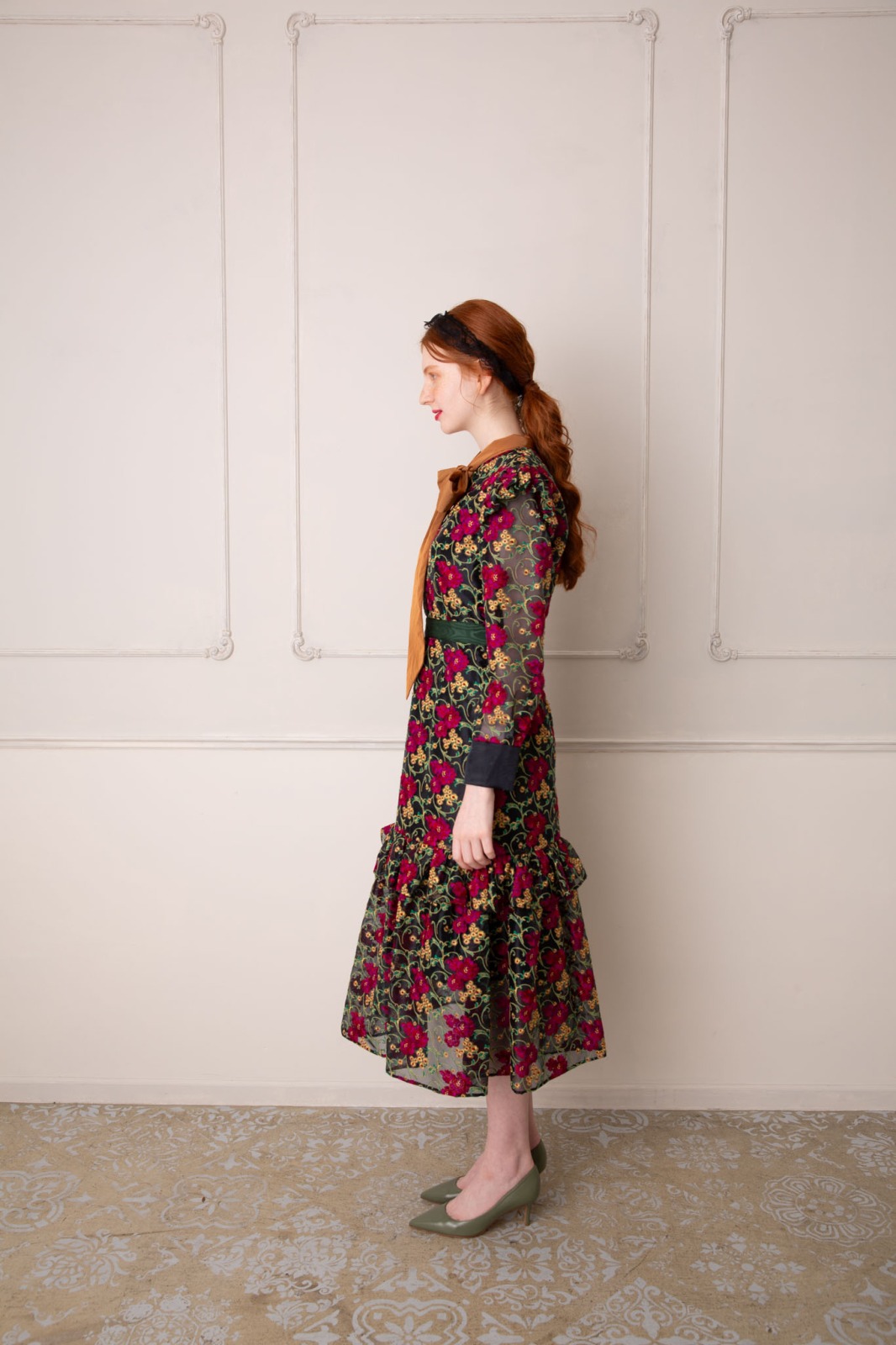 ショルダーフリルリボンワンピース