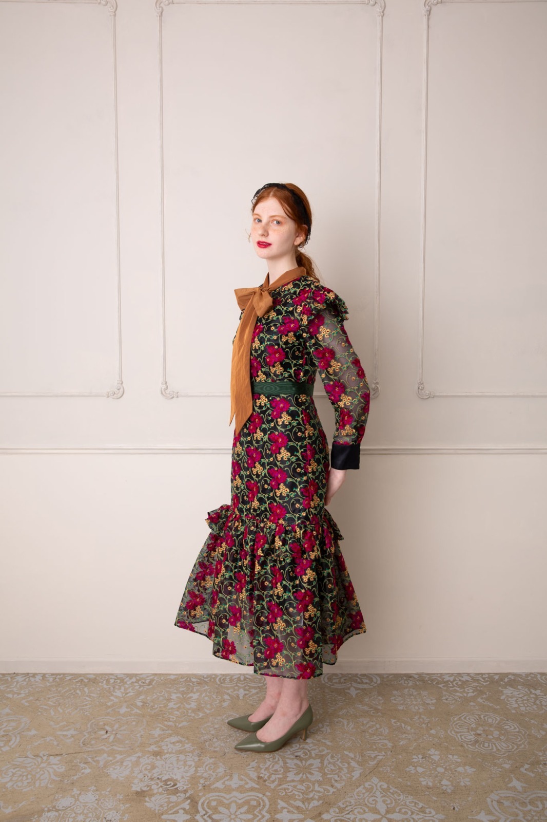 ショルダーフリルリボンワンピース