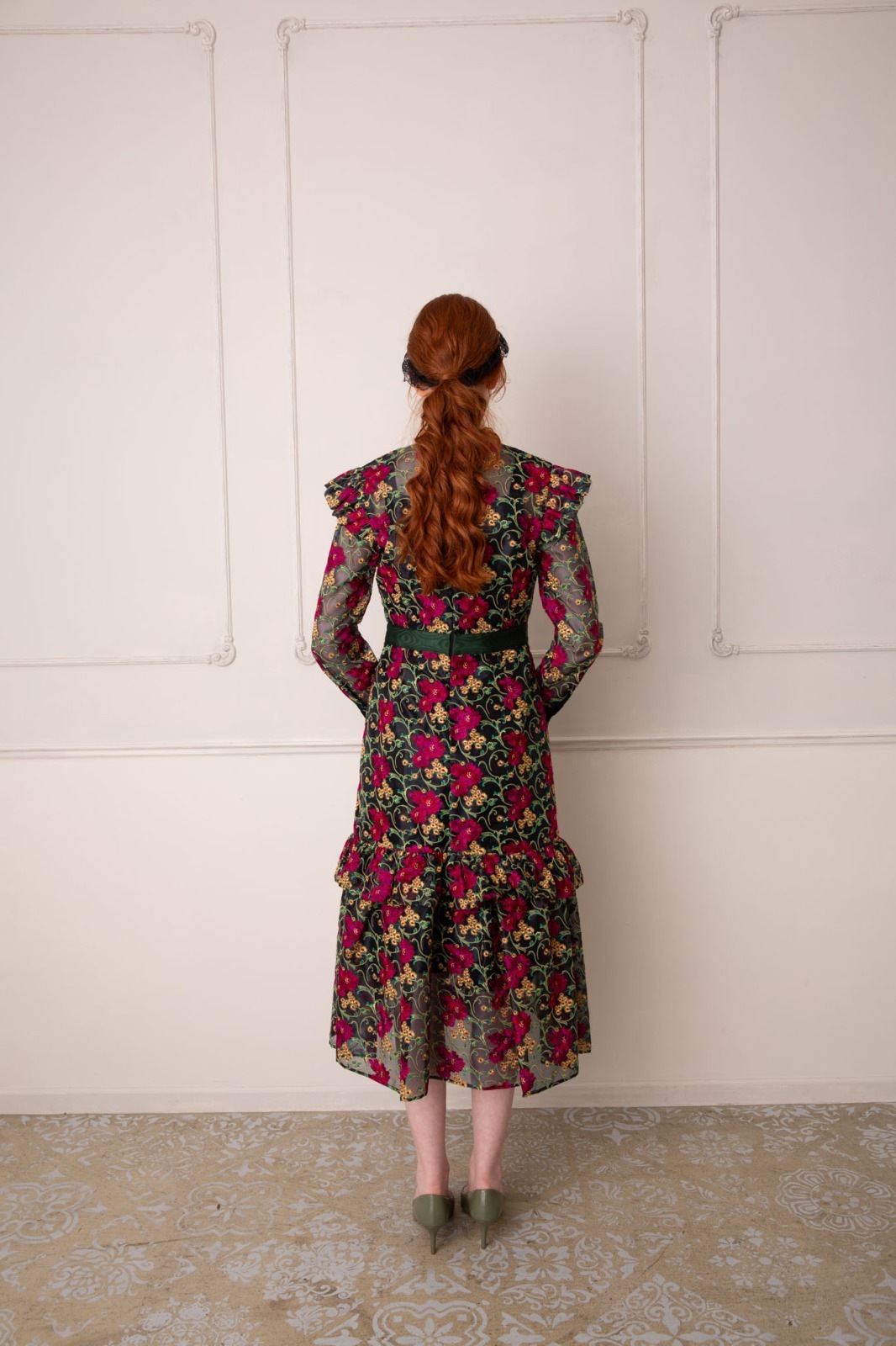 ショルダーフリルリボンワンピース