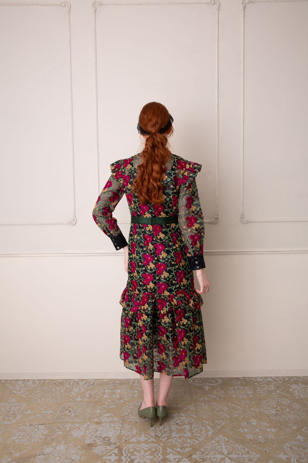 ショルダーフリルリボンワンピース