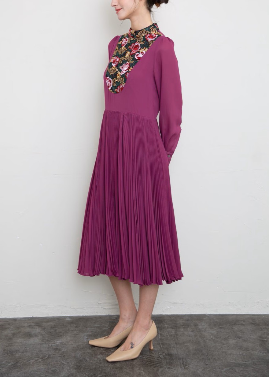 フロントヨークアコーディオンプリーツワンピース