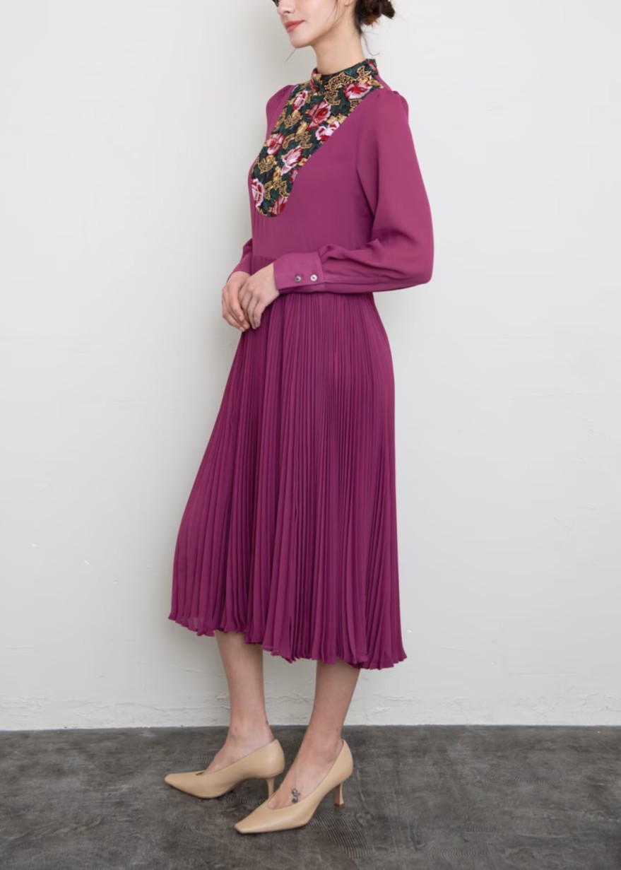 フロントヨークアコーディオンプリーツワンピース