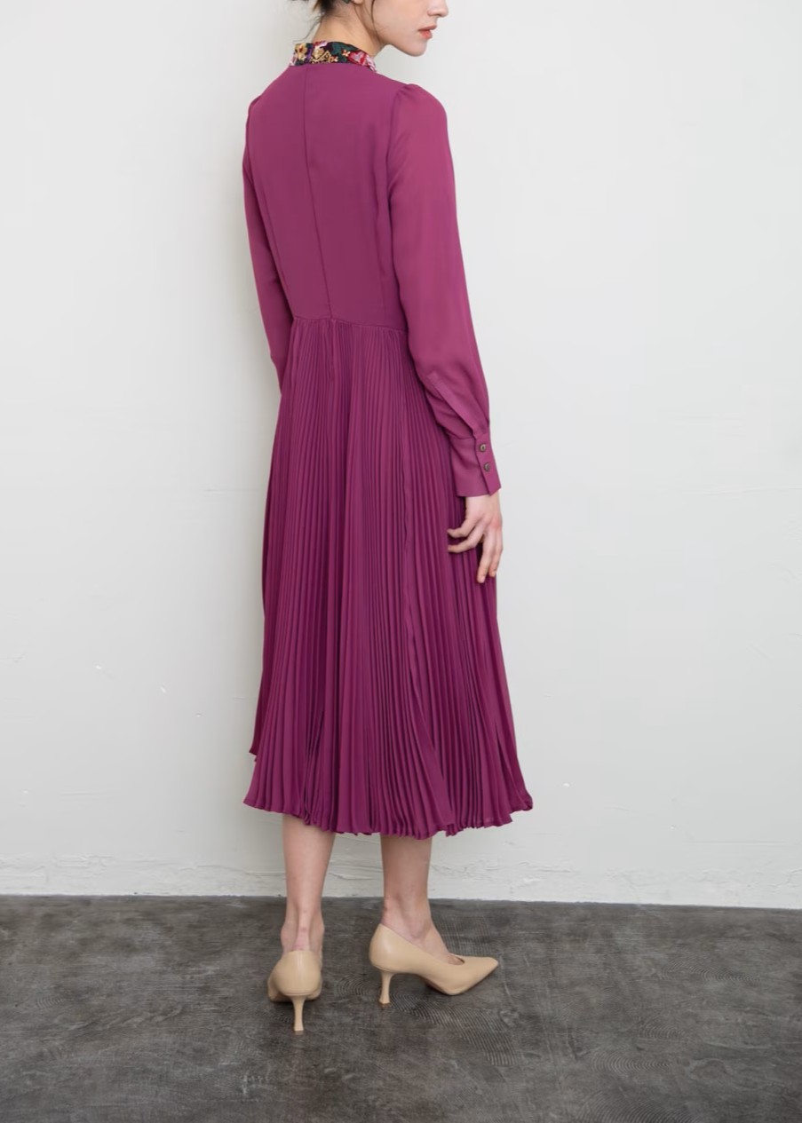 フロントヨークアコーディオンプリーツワンピース