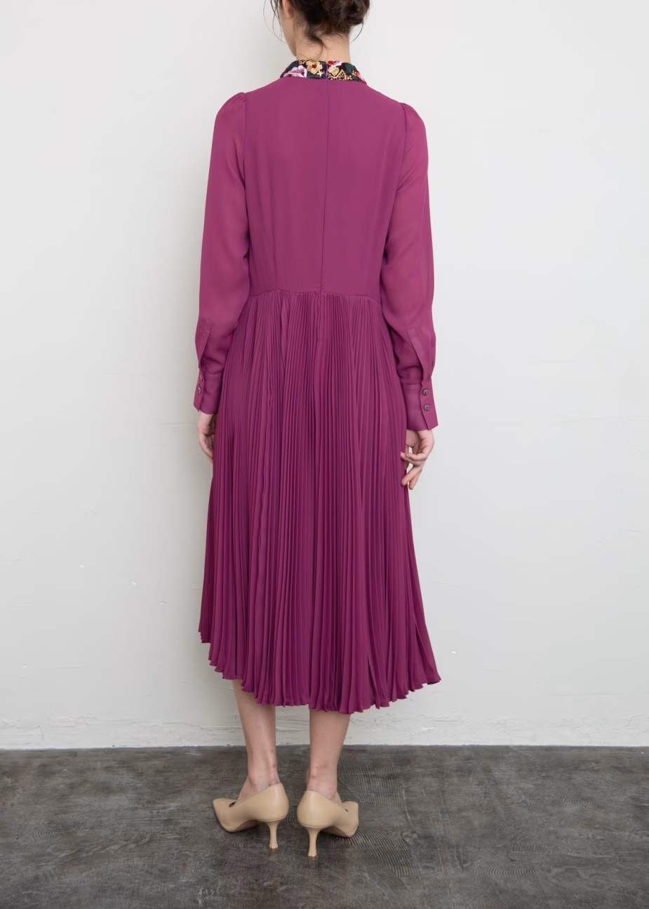 フロントヨークアコーディオンプリーツワンピース