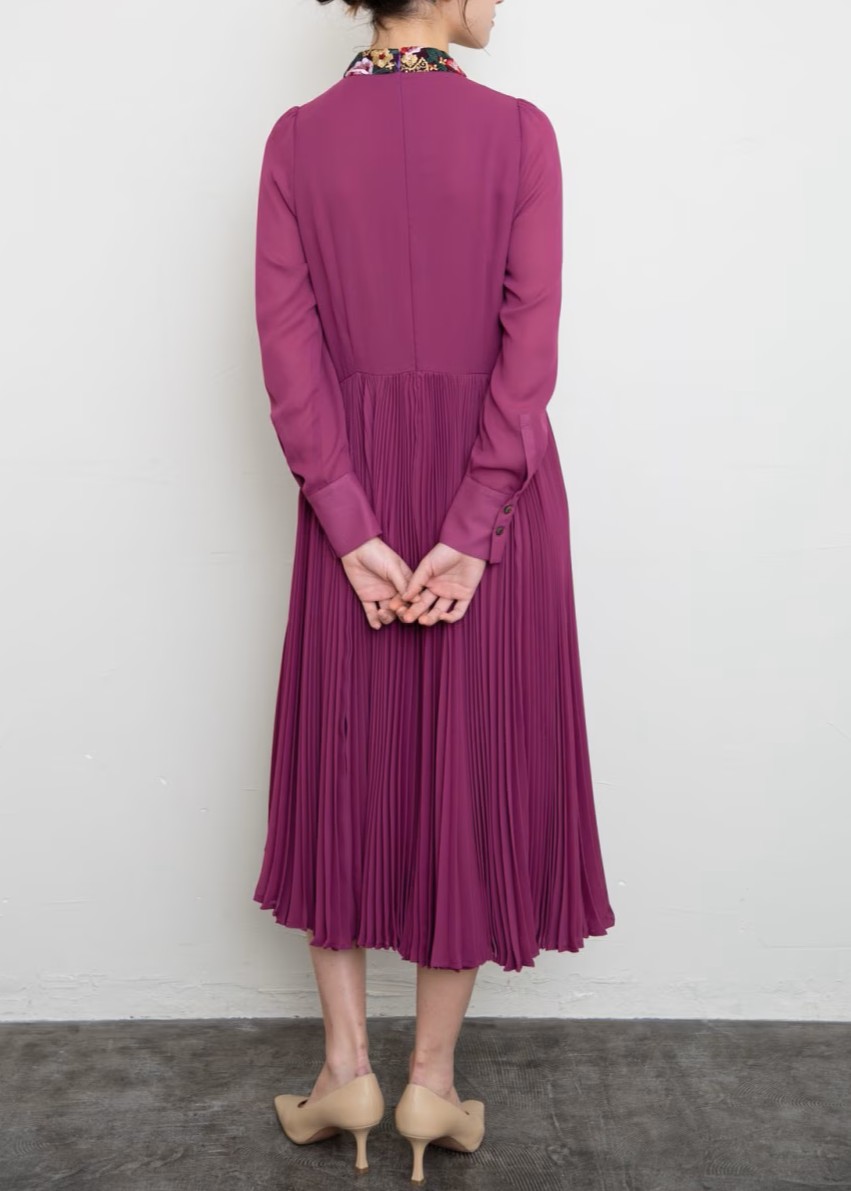 フロントヨークアコーディオンプリーツワンピース