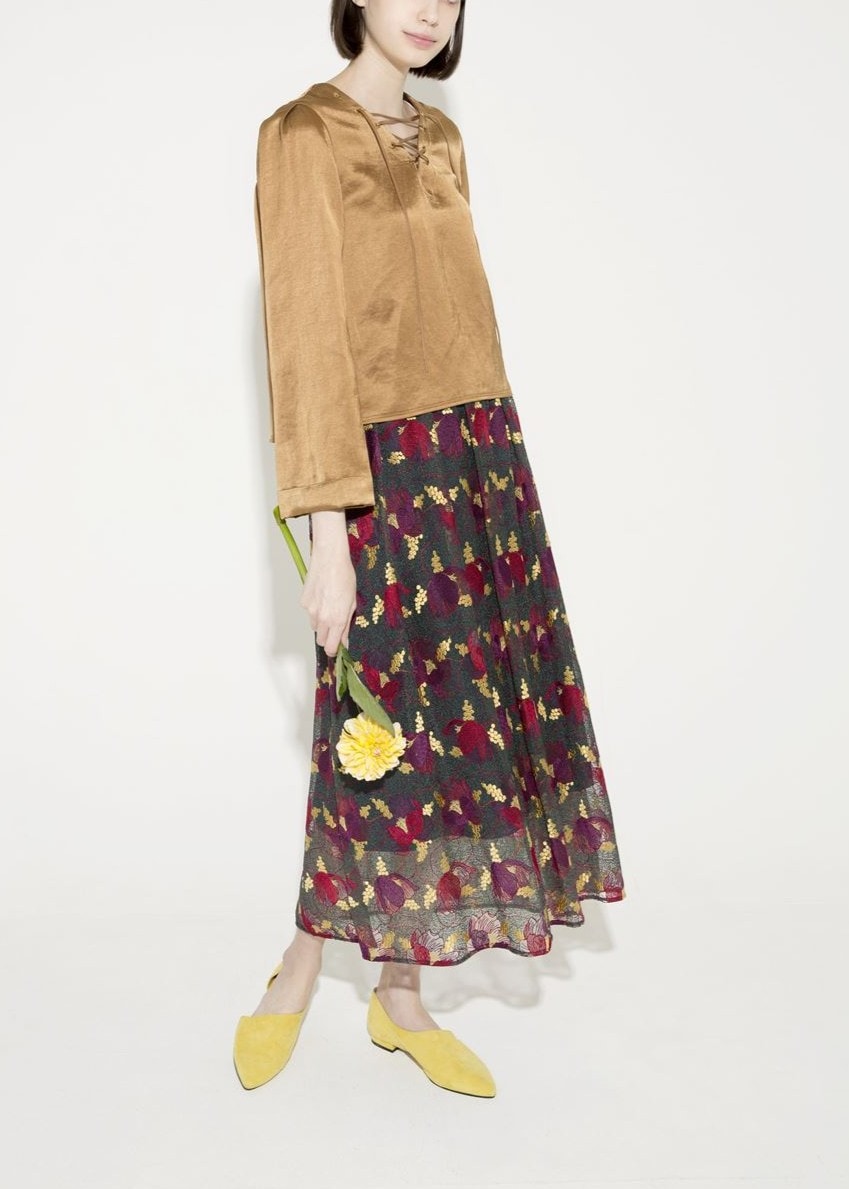 レースアップブラウス