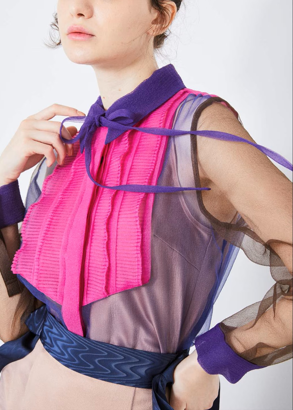 フリルプリーツブラウス