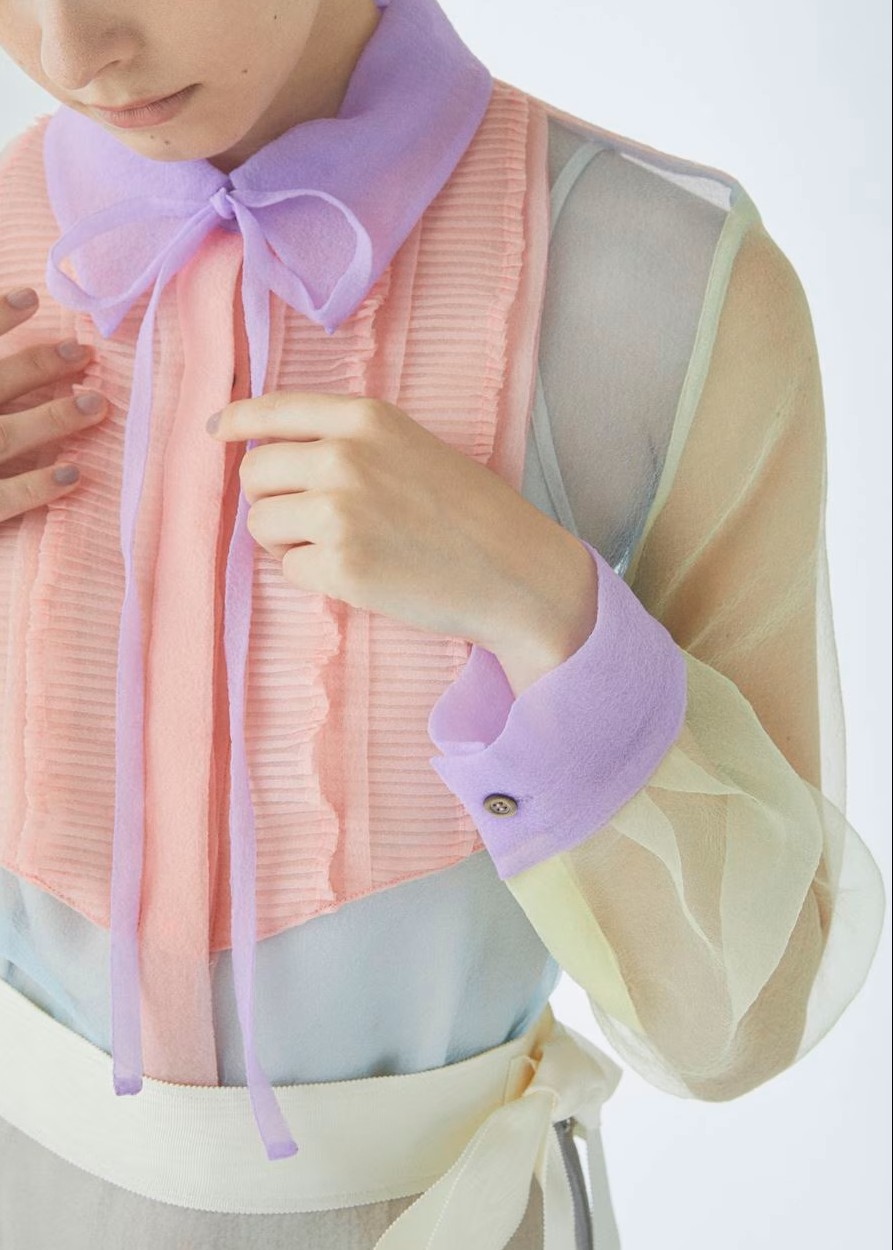 フリルプリーツブラウス