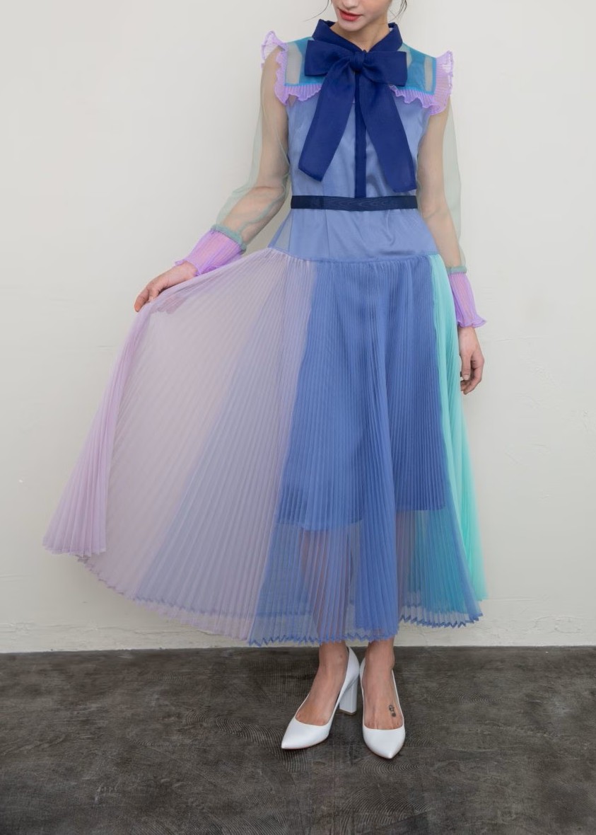 プリーツパネルワンピース