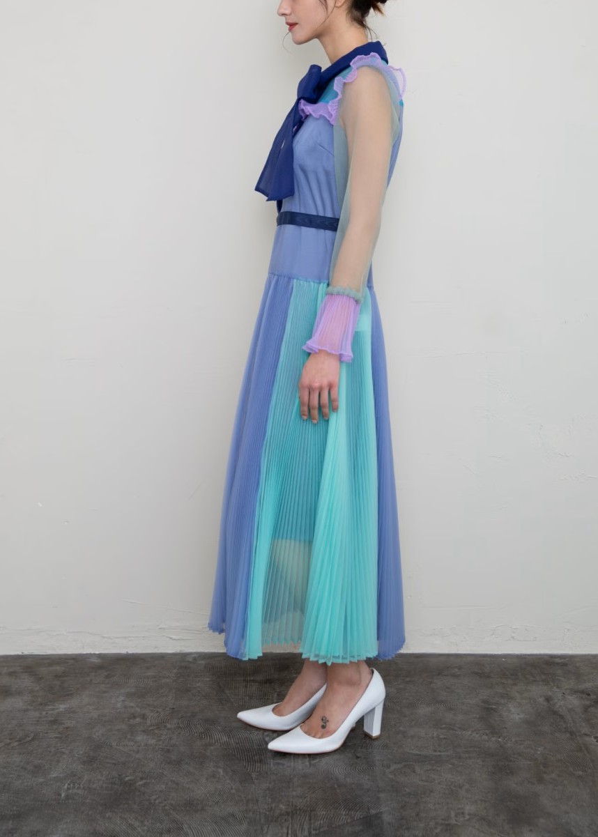 プリーツパネルワンピース