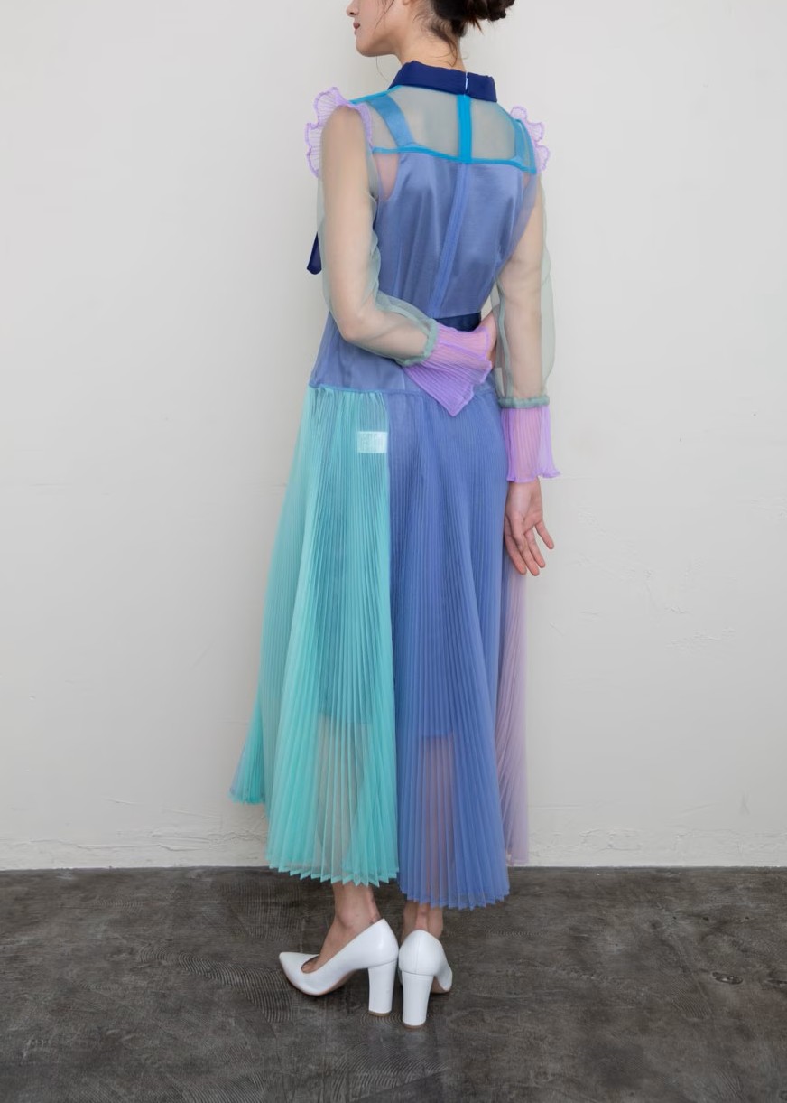 プリーツパネルワンピース