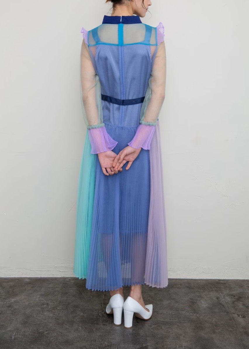 プリーツパネルワンピース