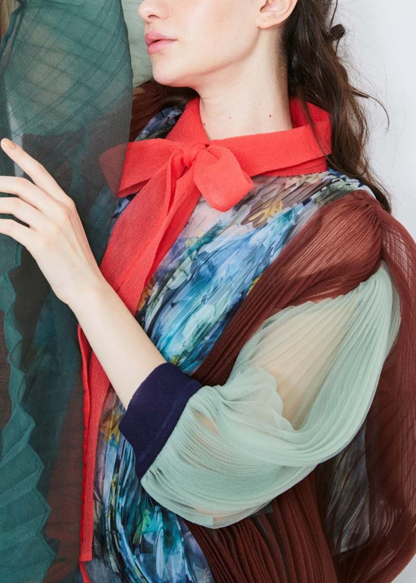 プリーツパネルブラウス