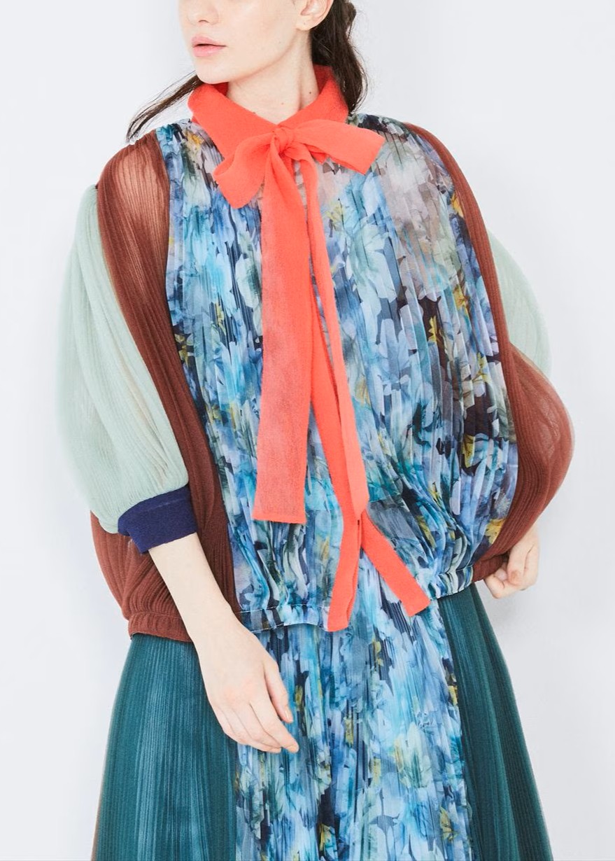 プリーツパネルブラウス