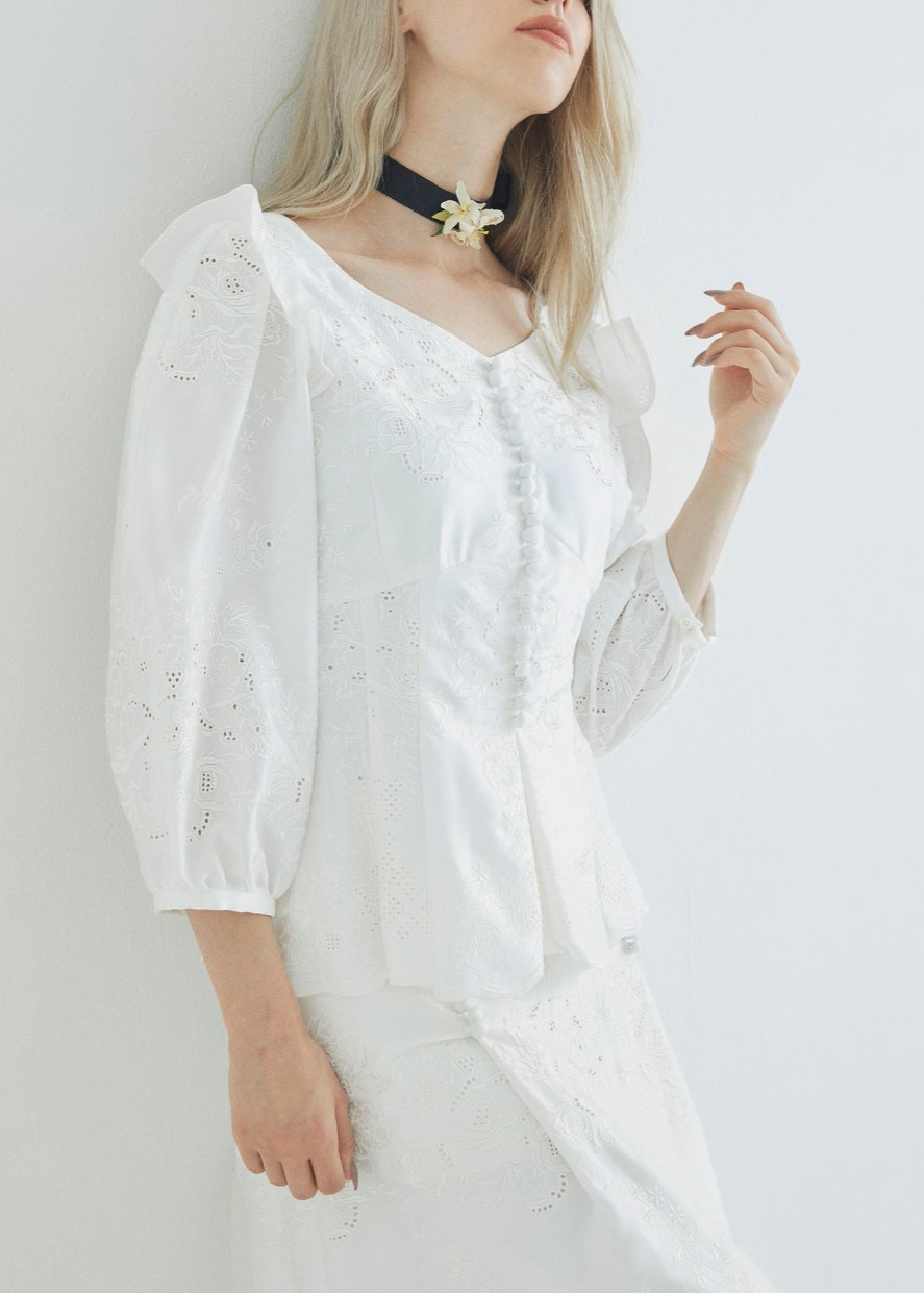 花レース刺しゅうフロント釦ブラウス