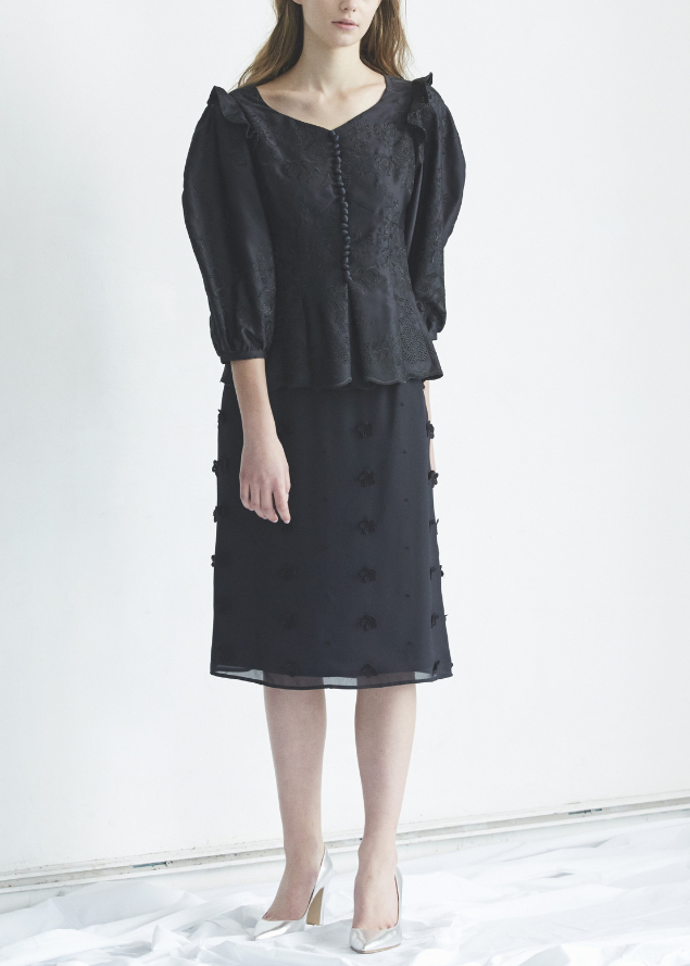 花レース刺しゅうフロント釦ブラウス