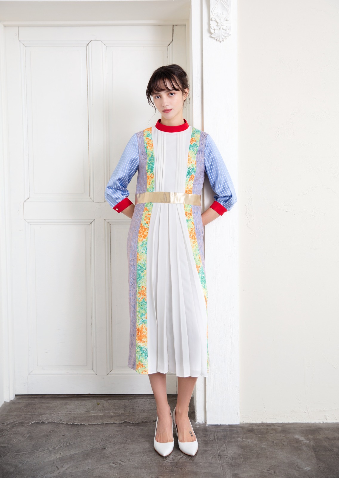 ワンダフルワールド　1997年 小花　パッチワーク　エプロン クロスステッチパッチワークエプロンガール（サンボンネットと花