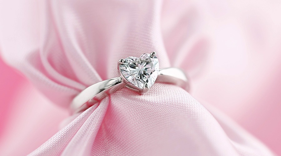 ダイヤモンド リング 0.745ct D SI2 ハート ブリリアント カット 