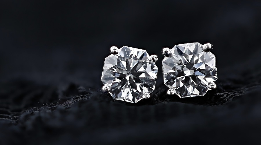ダイヤモンド ピアス 一粒 0.6ct(Total) E～F VS1～2 オクタゴナル