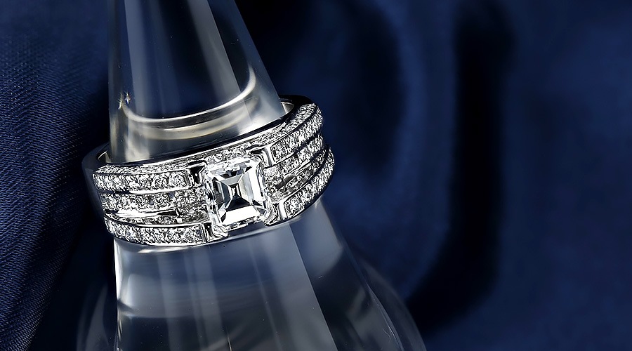 ダイヤモンド リング 0.9ct E VS1 エメラルドカット プラチナ 中央宝石研究所 鑑定書付 【R】