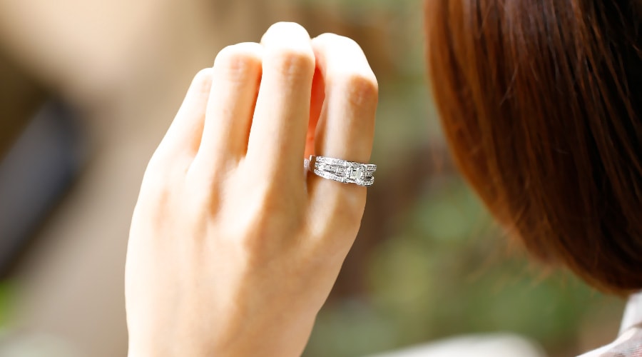 ダイヤモンド リング 0.9ct E VS1 エメラルドカット プラチナ 中央宝石研究所 鑑定書付 【R】