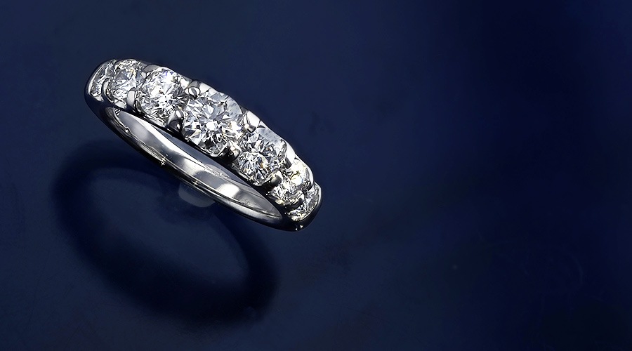 ダイヤモンド ハーフエタニティ リング 1.6ct(Total)/7石 D VS1～SI1