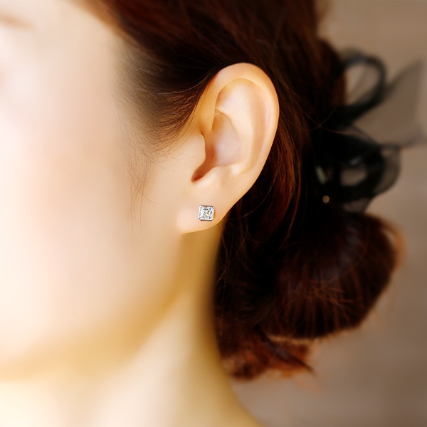 ダイヤモンド ピアス 一粒 2ct(Total) K～L VS2～SI2 エメラルドカット