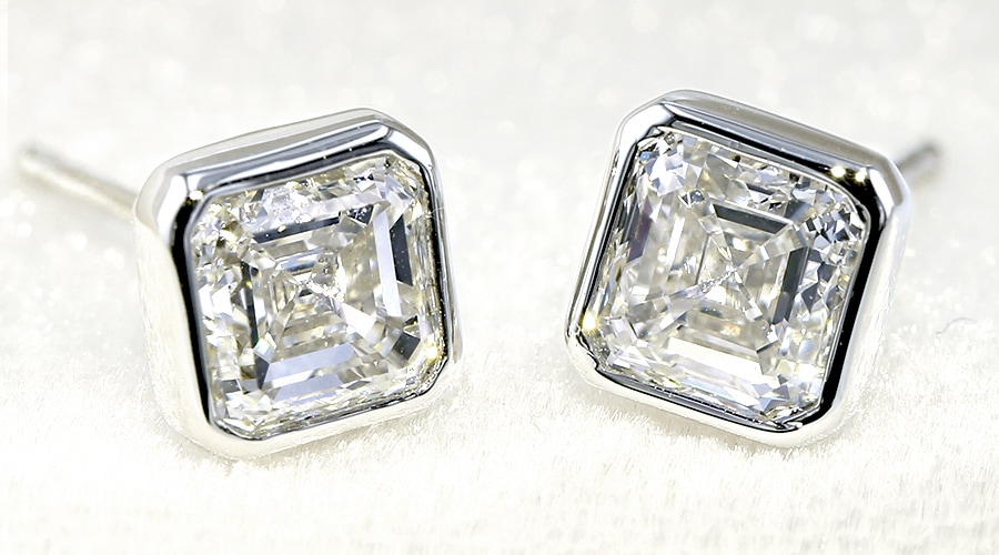 ダイヤモンド ピアス 一粒 2ct(Total) K～L VS2～SI2 エメラルドカット