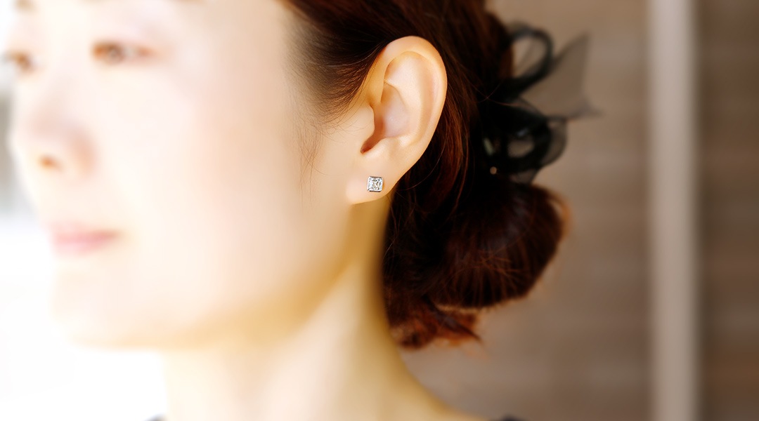 ダイヤモンド ピアス 一粒 2ct(Total) K～L VS2～SI2 エメラルドカット
