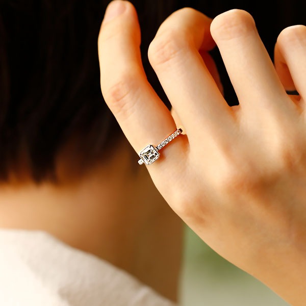 ダイヤモンド リング 0.9ct F SI1 エメラルドカット プラチナ 中央宝石