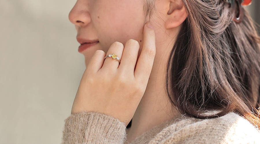 イエローダイヤモンド リング 1.011ct FANCY VIVID YELLOW SI2