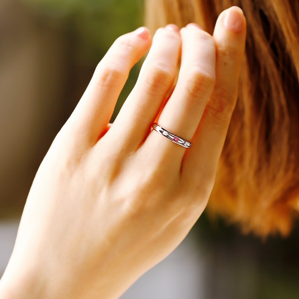 ダイヤモンド リング 0.04～0.05ct FANCY VIVID PINK/FANCY VIVID