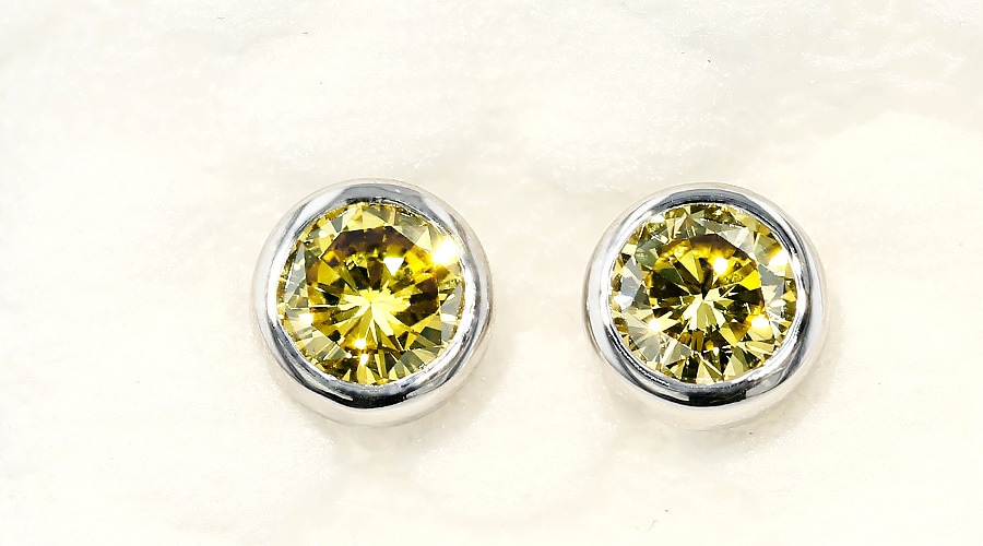 汎用性有　きらきらダイヤの精などチュチュ（ユーズド）　３号　１２０㎝ ダイヤモンド ピアス 一粒 1.3ct(Total) FANCY VIVID～FANCY INTENSE