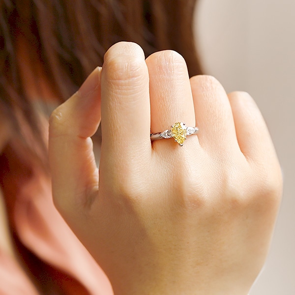 ダイヤモンド リング 1.30ct FANCY INTENSE YELLOW SI2 ペア