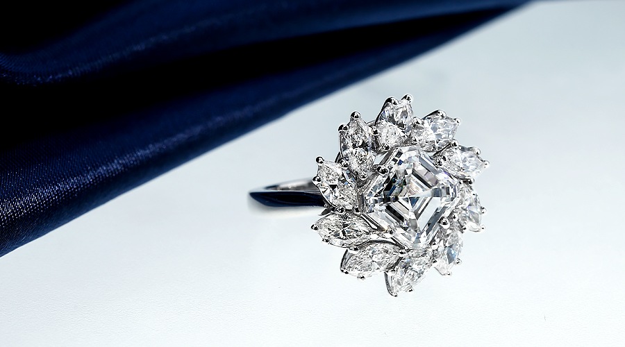 ダイヤモンド リング 3.2ct F IF スクエアエメラルドカット プラチナ